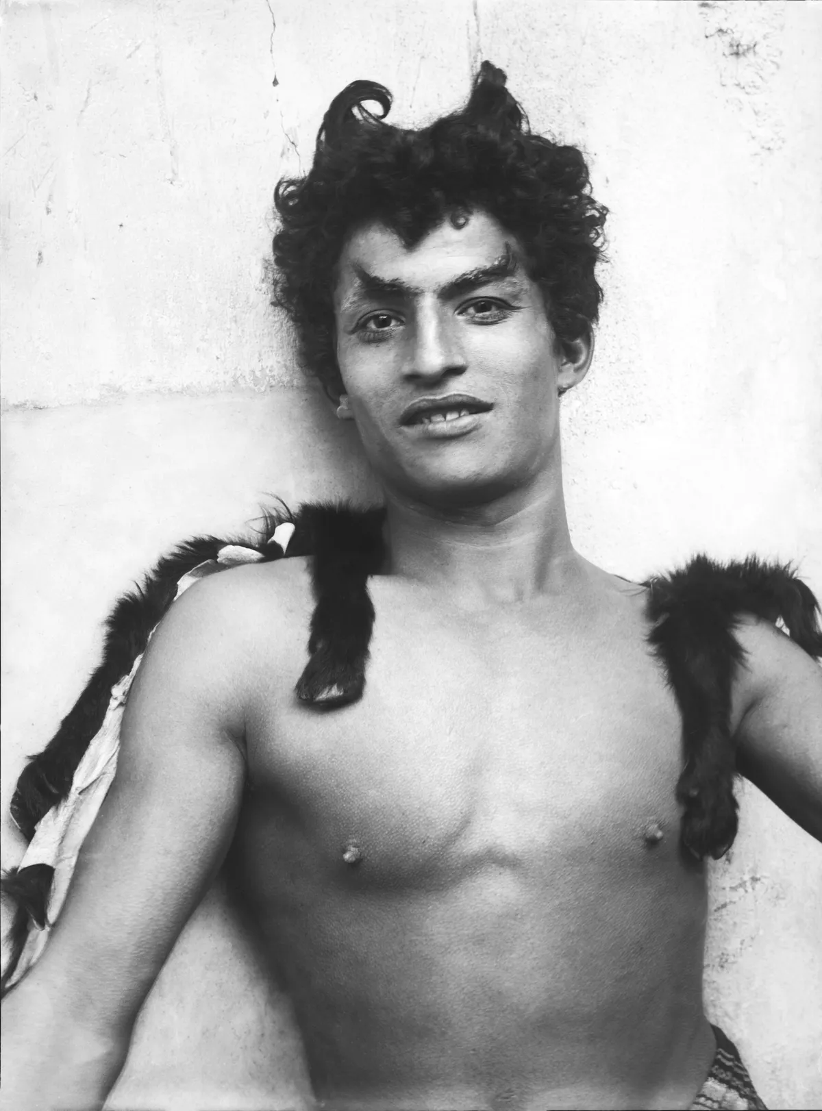 Wilhelm von Gloeden, Fauno, Taormina, 1890-1900 ca., negativo alla gelatina sali d’argento su vetro, 18 x 24 cm, Archivi Alinari, Firenze