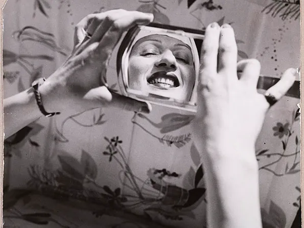 5.000 lire per un sorriso. Fotografie dal concorso dell'azienda cosmetica Gi.Vi.Emme, 1939-1941 Courtesy FVS - Fondo Villani Scarpellini