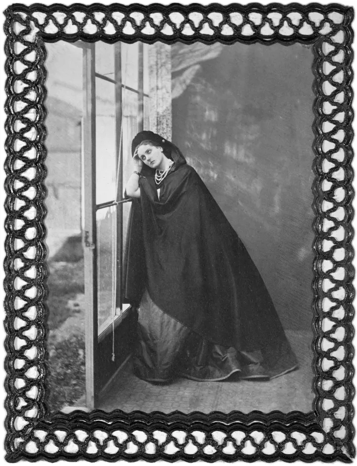 La Contessa di Castiglione, Mayer & Pierson, 1856-1857, collodio albuminato, Album Nigra © Museo Nazionale del Risorgimento Italiano